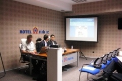 IMG_3032.JPG-nggid03108-ngg0dyn-240x160x100-00f0w010c011r110f110r010t010